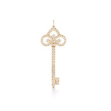 18YDI LG FLEUR DE LIS KEY