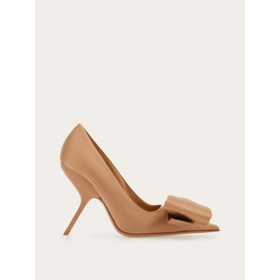 Pumps with Asymmetric Bow - Amaretti