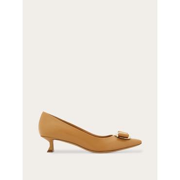 New Vara Plate Low Heel Pump - Ladies - Light Camel
