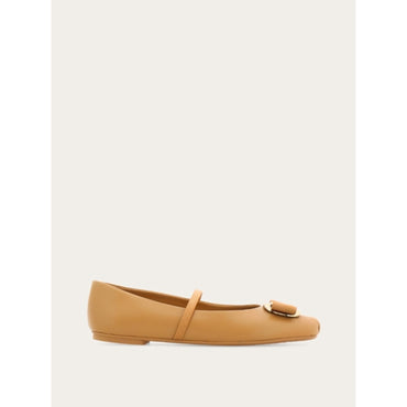 New Vara Plate Ballet Flat - Ladies - Light Camel
