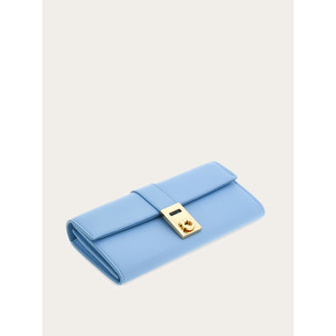 Hug Wallet With Chain - Calfskin - Sky Blue